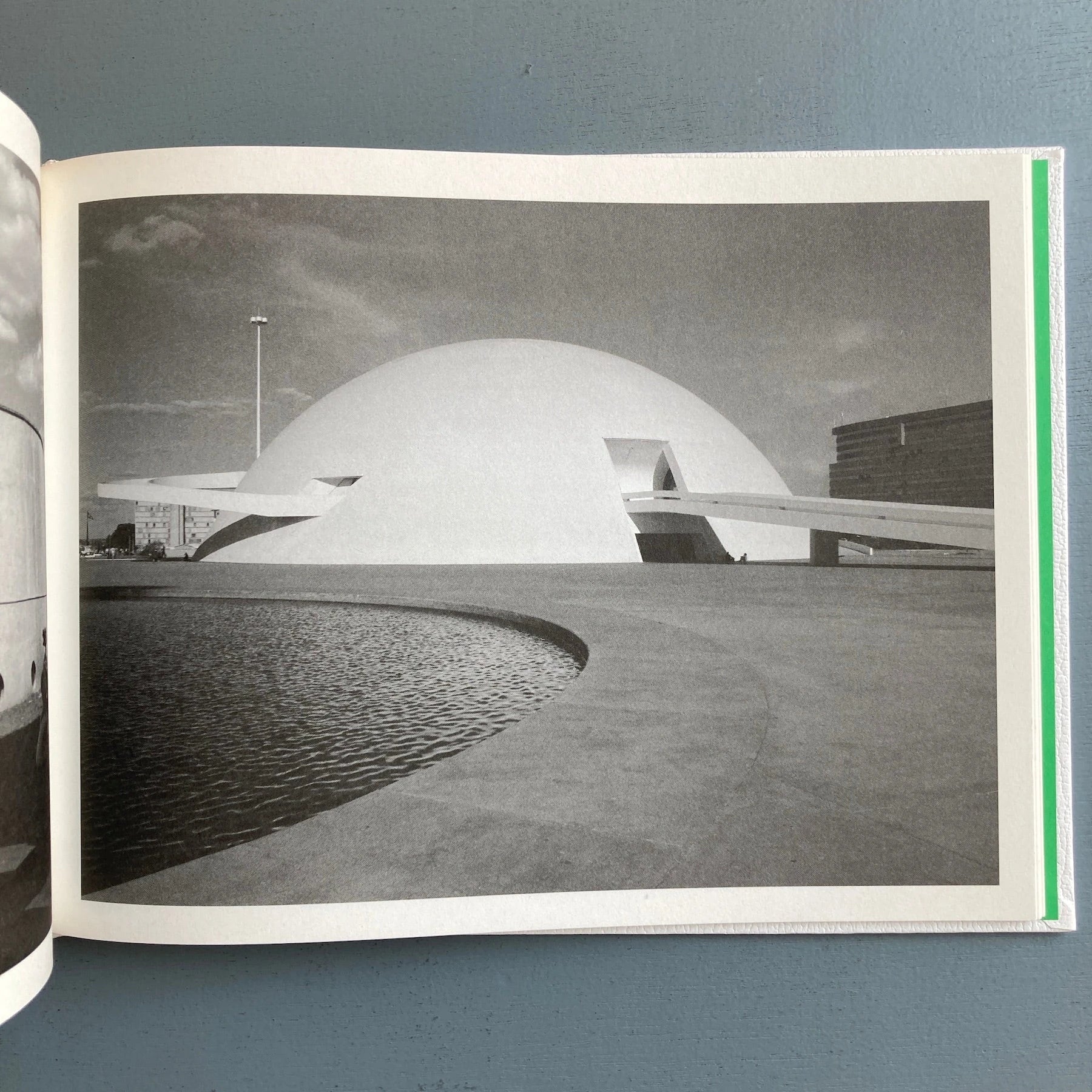 O.-NIEMEYER-by-Erik-van-der-