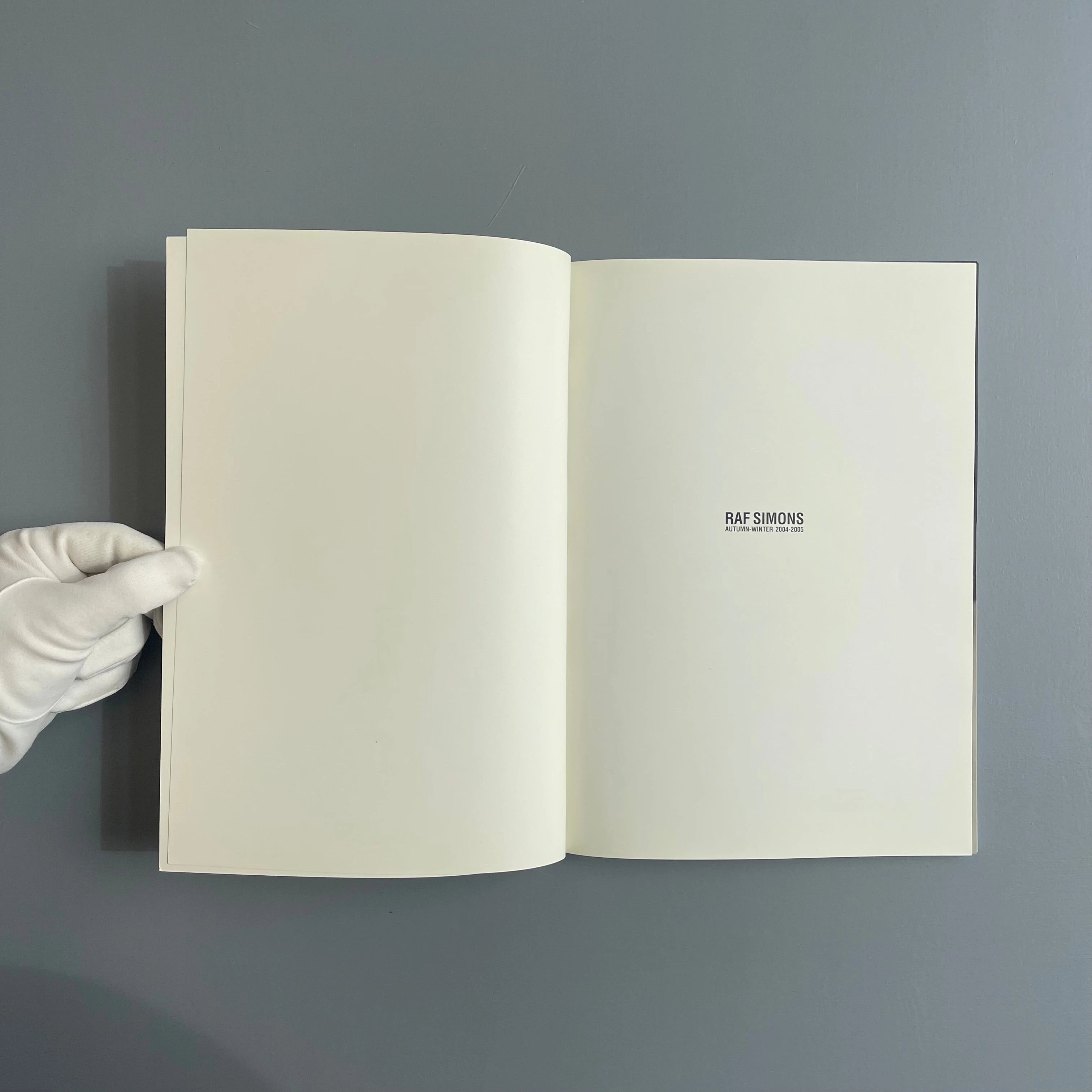 Raf Simons - Autumn-Winter 2004-2005 - Saint-Martin Bookshop