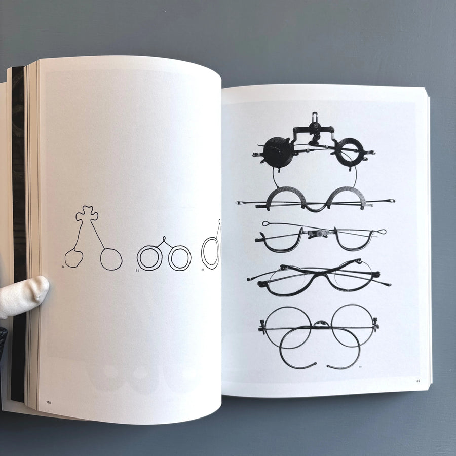 3000 days of archives related to the optics and glasses frame industry - Bidules 2025 - Saint-Martin Bookshop