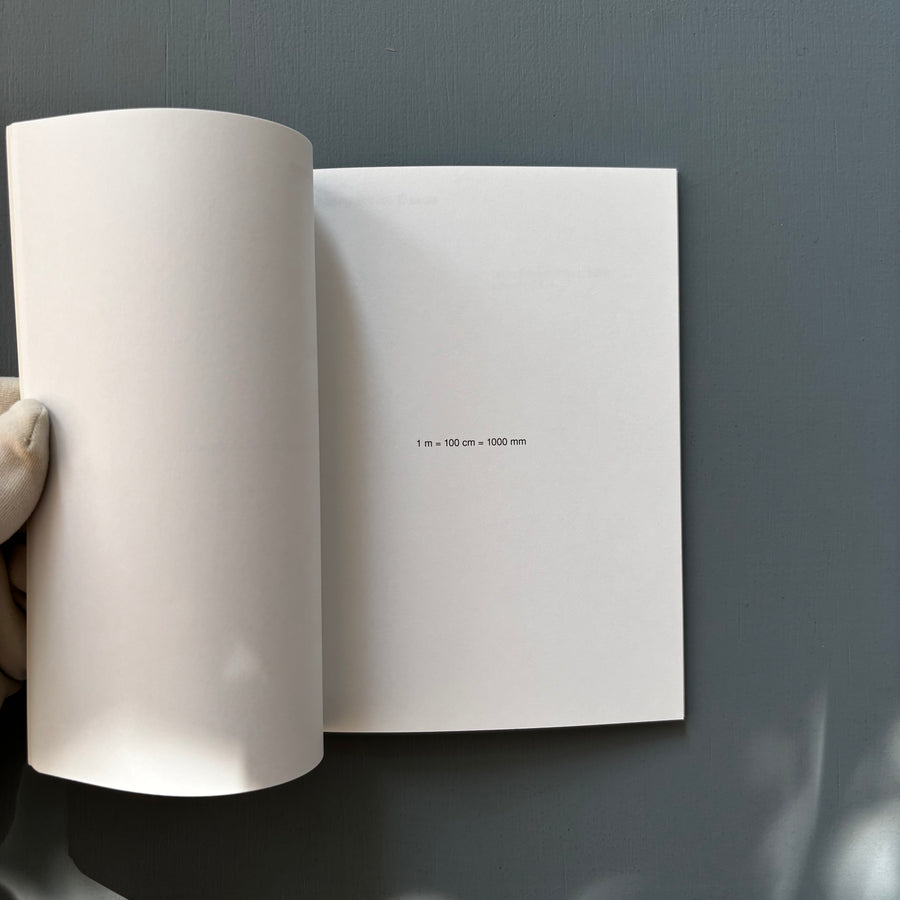 Un bel été 3 - stanley brouwn, Marguerite Duras, Lucio Fontana, Lee Friedlander - Casino Luxembourg 2003 - Saint-Martin Bookshop