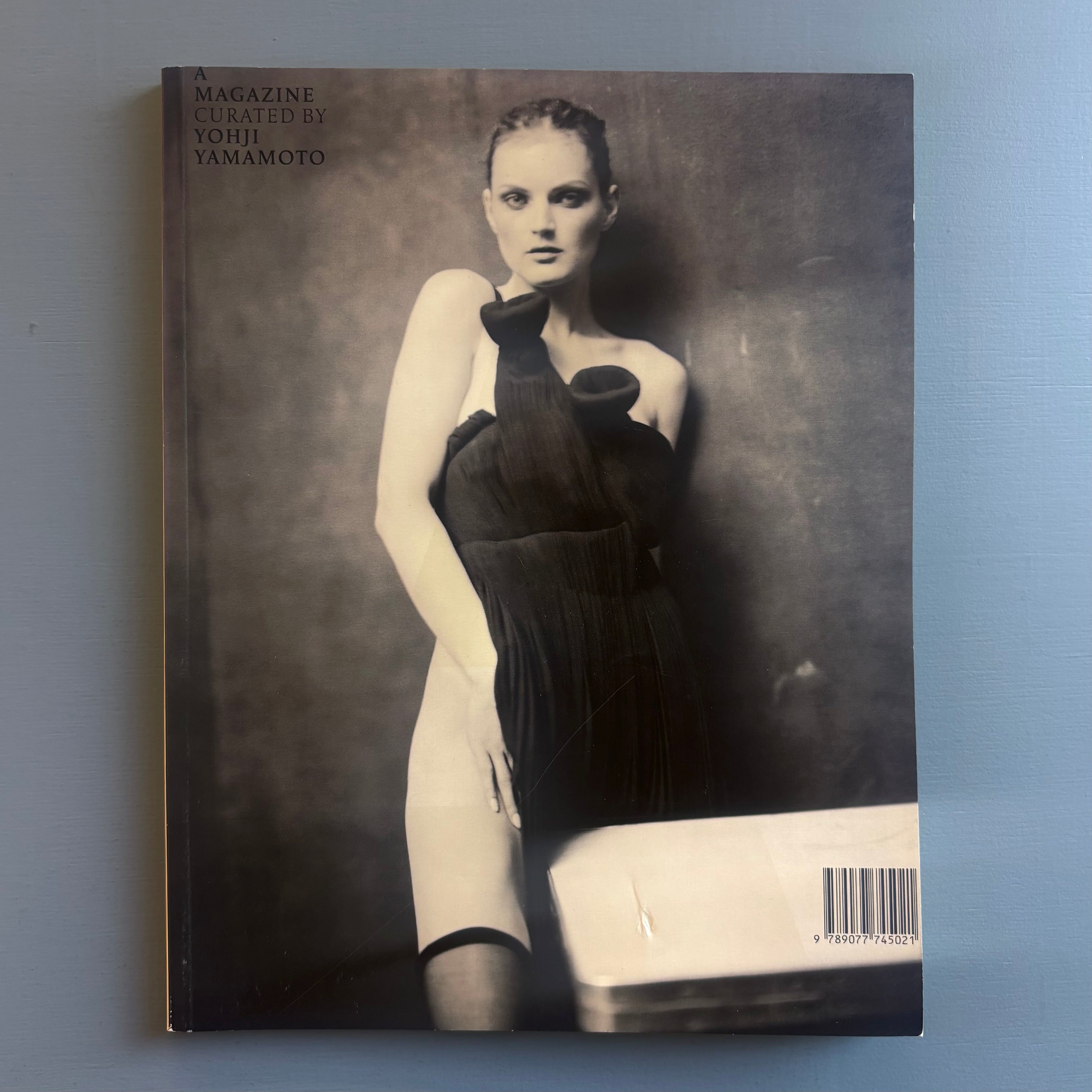 アート・デザイン・音楽 A MAGAZINE CURATED BY YOHJI YAMAMOTO A Magazine curated by N°2 Yohji Yamamoto - 2005 - Saint-Martin