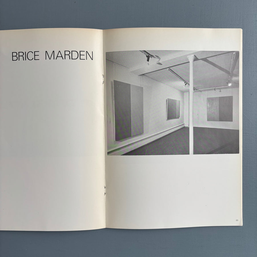 Een schilderijententoonstelling van een aantal schilders die wellicht het schilderij als mogelijkheid onderzoeken - ICC 1974 - Saint-Martin Bookshop