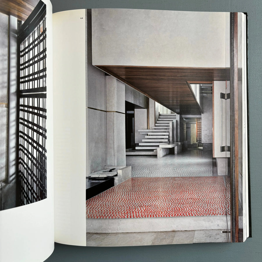 Carlos Scarpa by Robert McCarter - Phaidon 2021 - Saint-Martin Bookshop