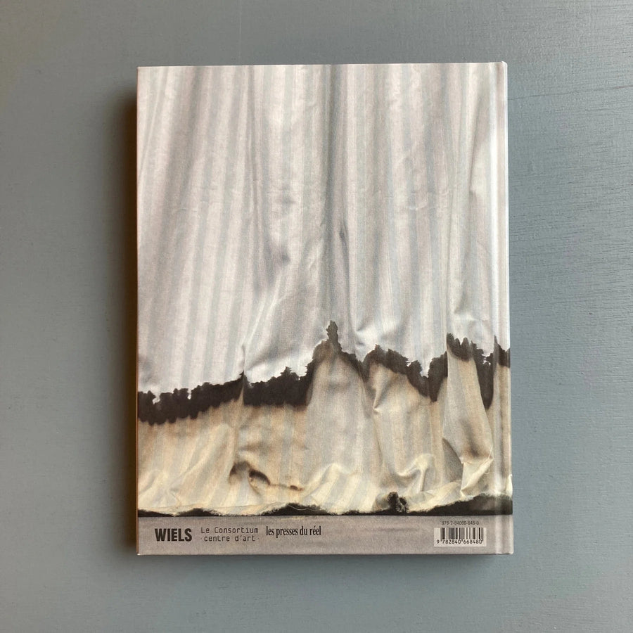 Edith Dekyndt (signed) - Ombre indigène - WIELS/Le Consortium Centre d'art 2016