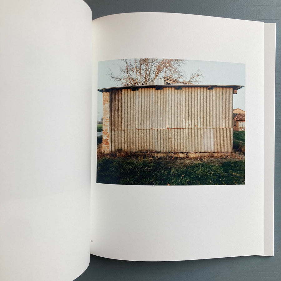 Francesco Neri (signed) - Wooden Tool Shed - Imagebeeld Edition 2024 - Saint-Martin Bookshop