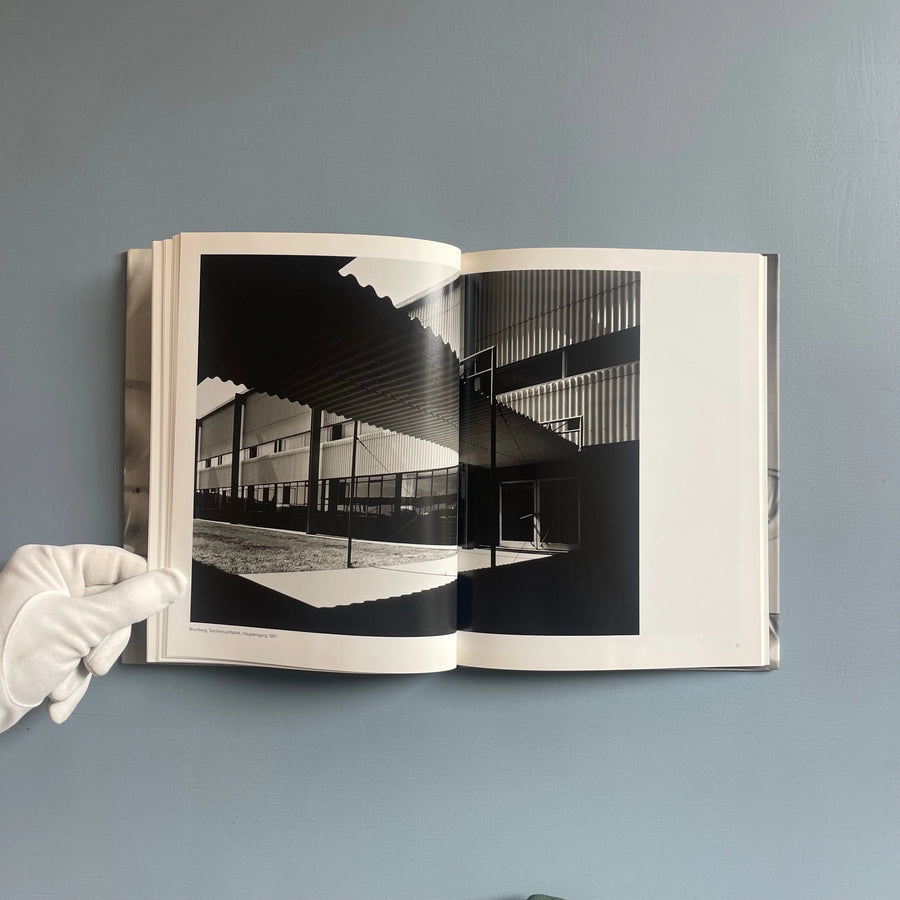 Franz Lazi - Fotografie: Architektur-, Design-und Werbefotografie der 50er Jahre - JJ Heckenhauer 2003