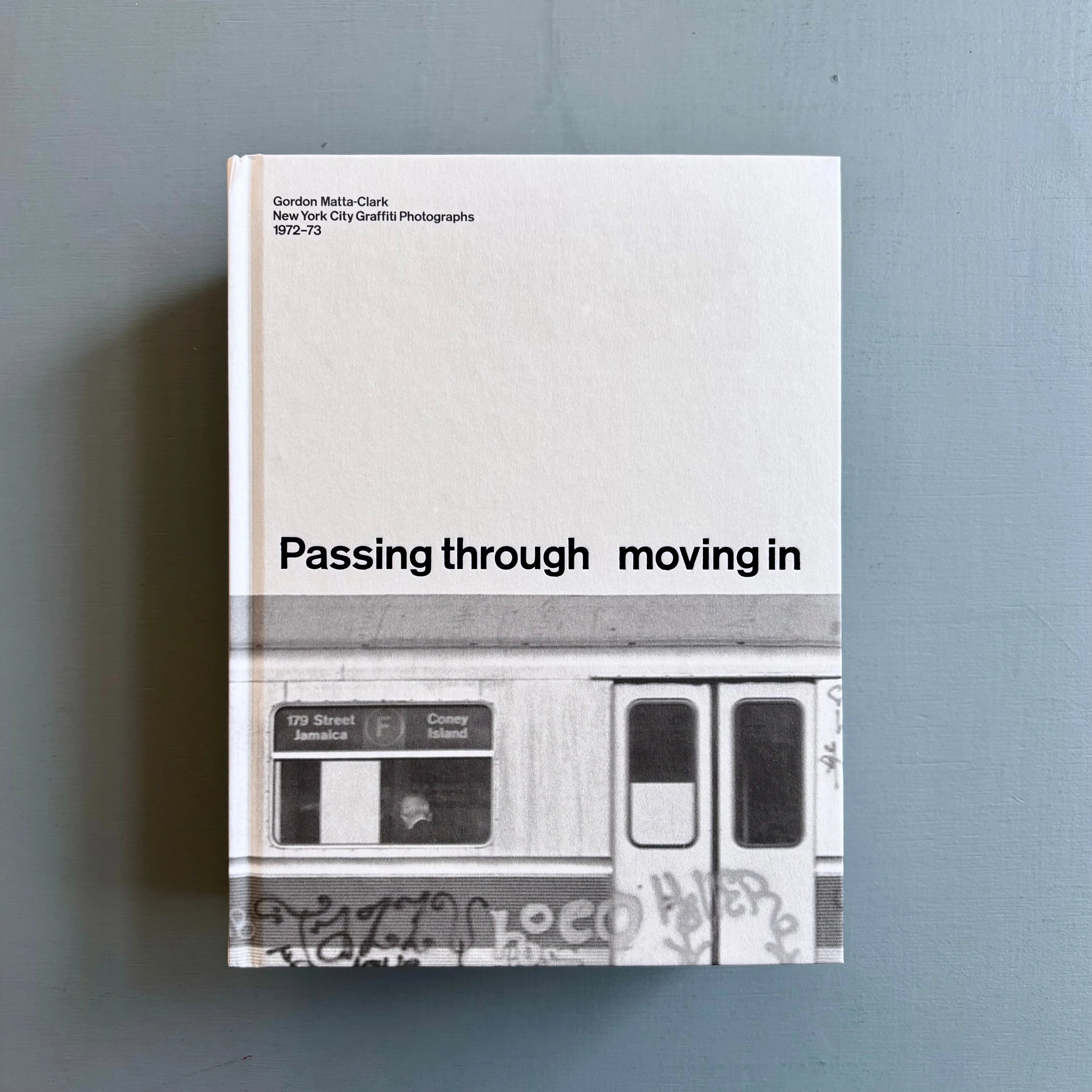 洋書）Gordon Matta-Clark: The Space Between Gordon-Matta-Clark-Passing-