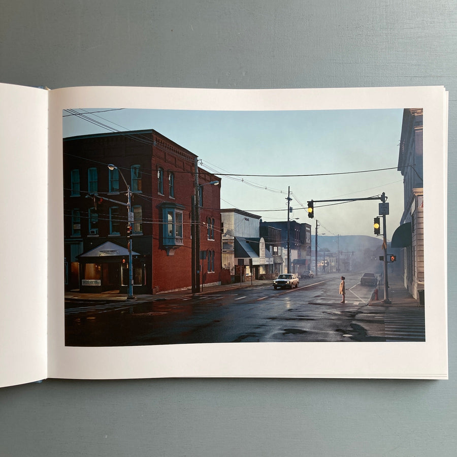 Gregory Crewdson - Sous la surface des roses - Textuel 2008 - Saint-Martin Bookshop