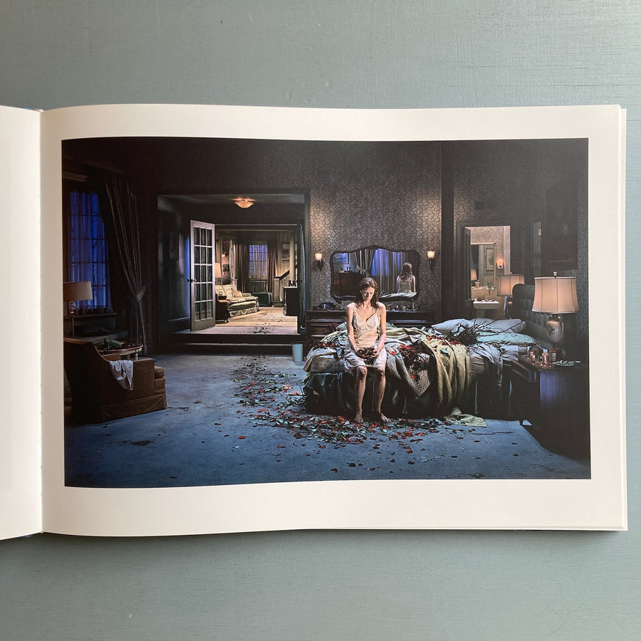 Gregory Crewdson - Sous la surface des roses - Textuel 2008 - Saint-Martin Bookshop