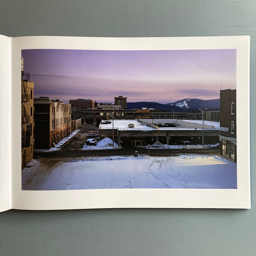 Gregory Crewdson - Sous la surface des roses - Textuel 2008 - Saint-Martin Bookshop