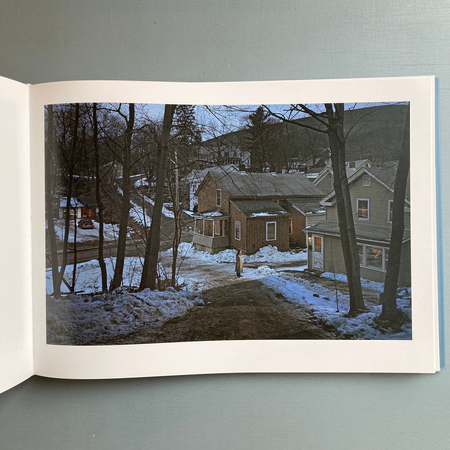 Gregory Crewdson - Sous la surface des roses - Textuel 2008 - Saint-Martin Bookshop