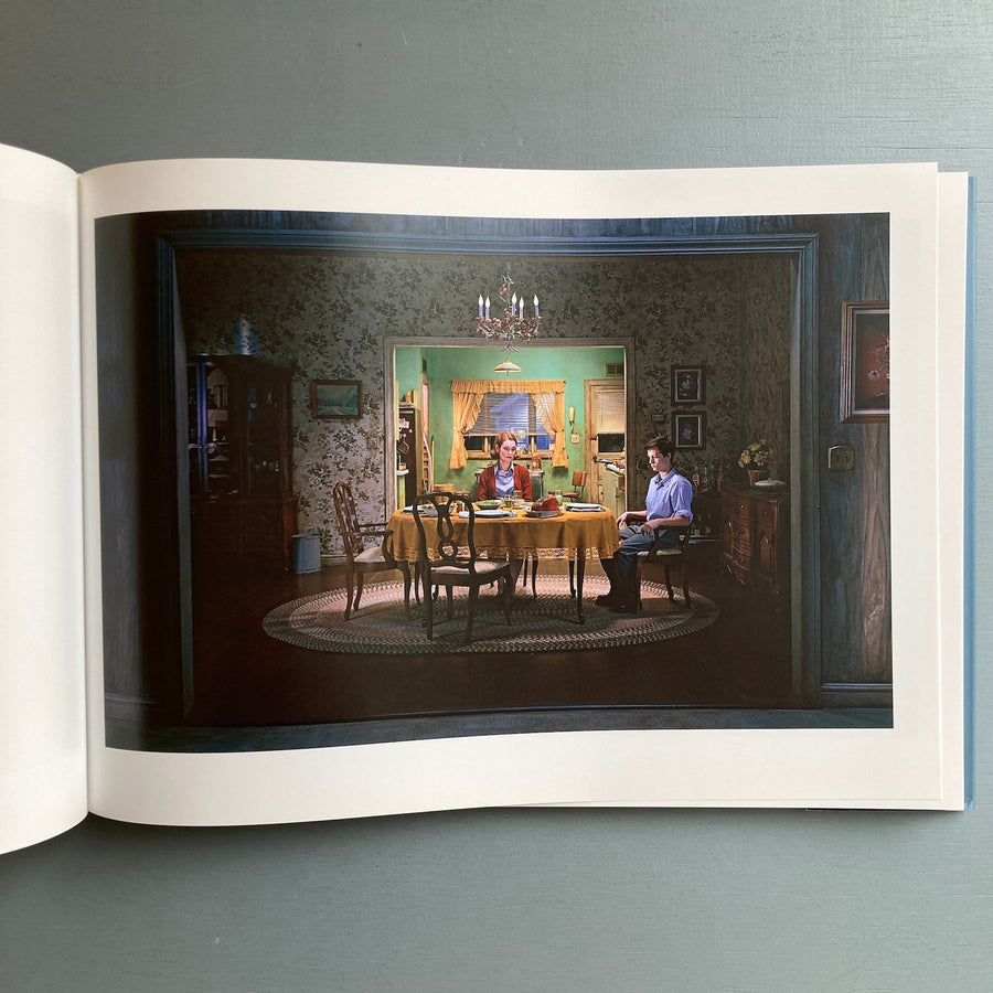 Gregory Crewdson - Sous la surface des roses - Textuel 2008 - Saint-Martin Bookshop