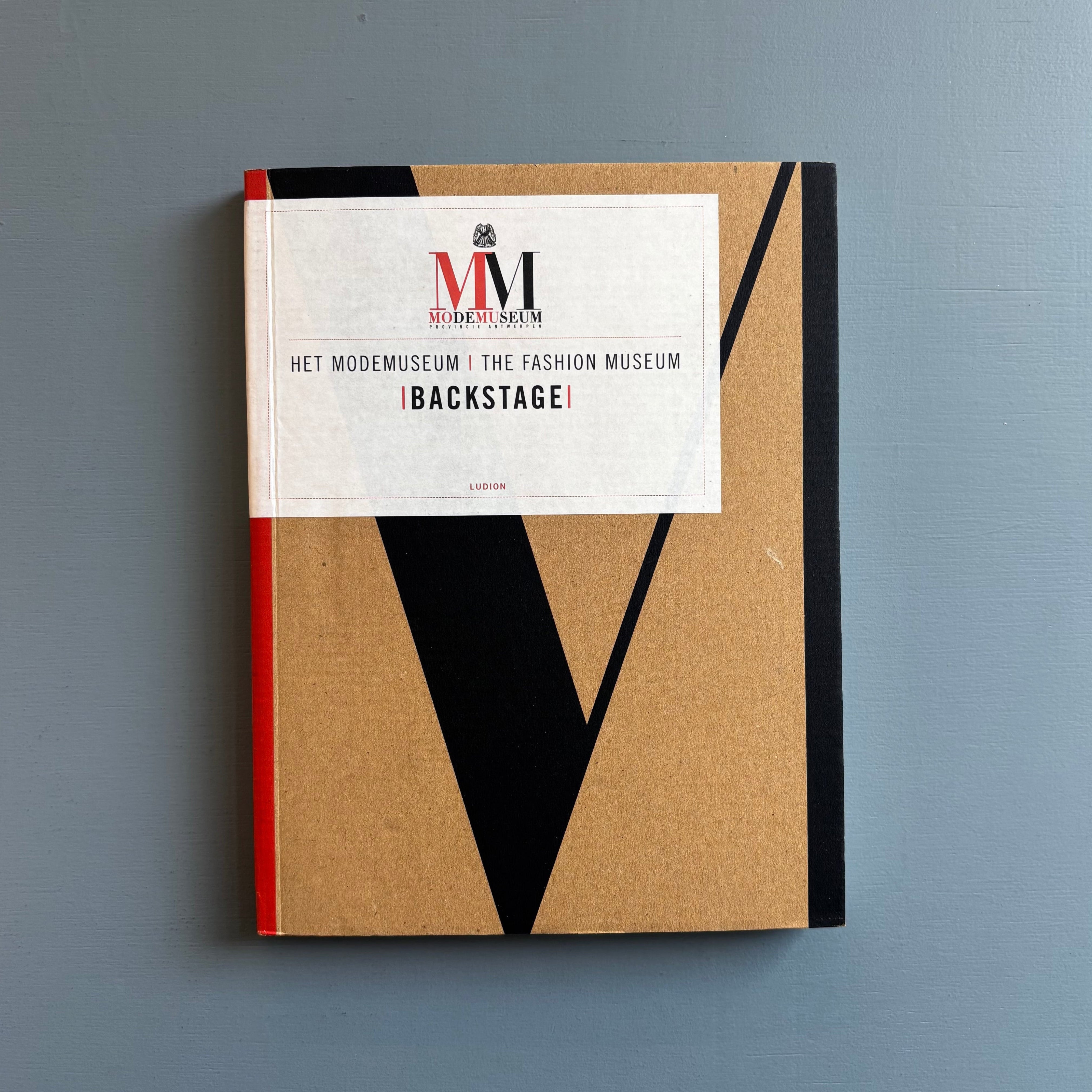HET MODEMUSEUM BACKSTAGE 洋書 Het Modemuseum / The Fashion Museum - Backstage - Ludion 2002