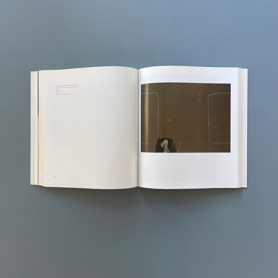 Tàpies - Reina Sofia 2000 - Saint-Martin Bookshop