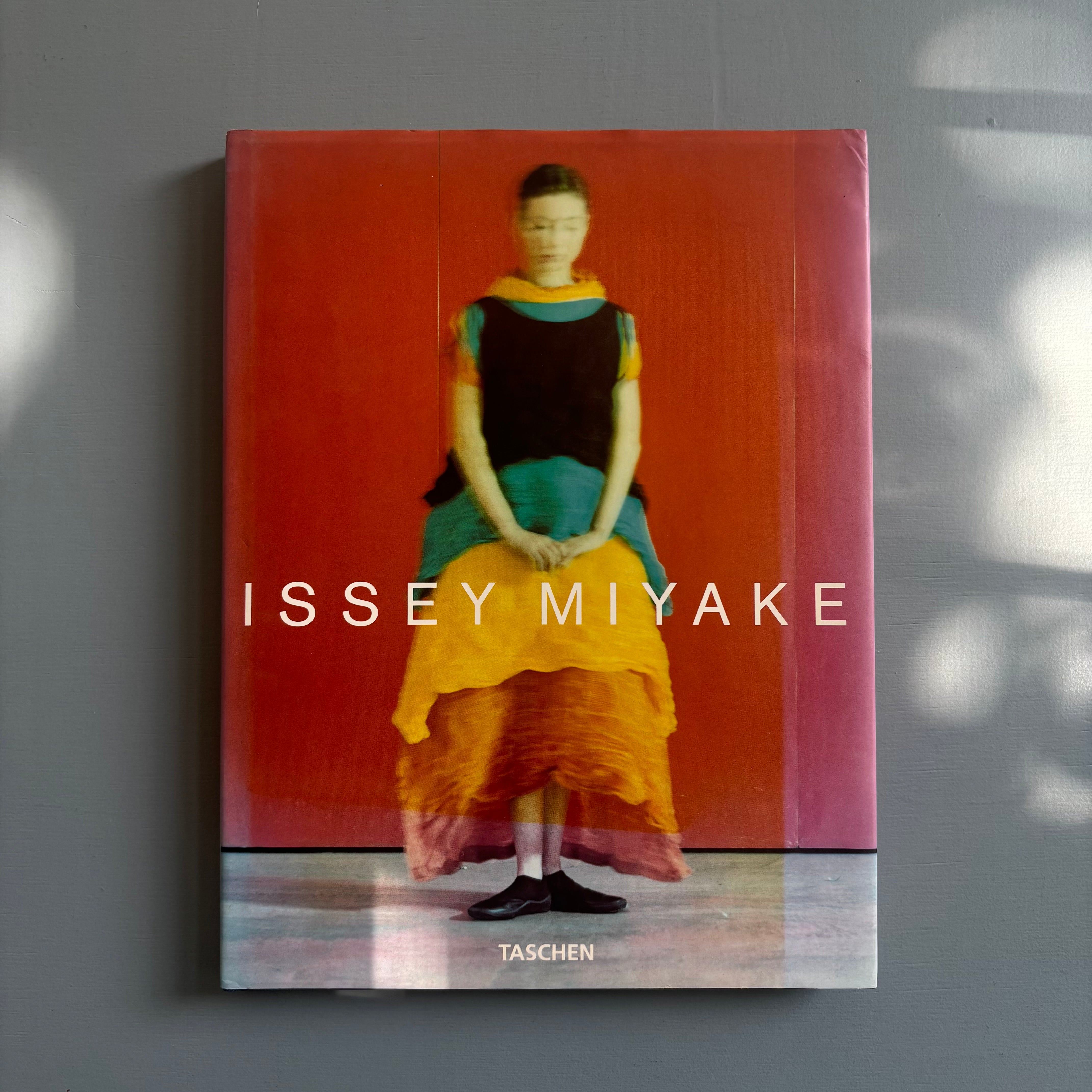 Issey Miyake - Taschen 1995 - Saint-Martin Bookshop