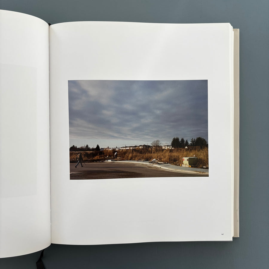 Jeff Wall - Catalogue Raisonné 1978-2004 - Schaulager/Steidl  2005 - Saint-Martin Bookshop
