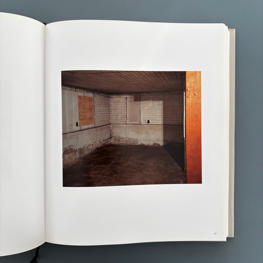 Jeff Wall - Catalogue Raisonné 1978-2004 - Schaulager/Steidl  2005 - Saint-Martin Bookshop