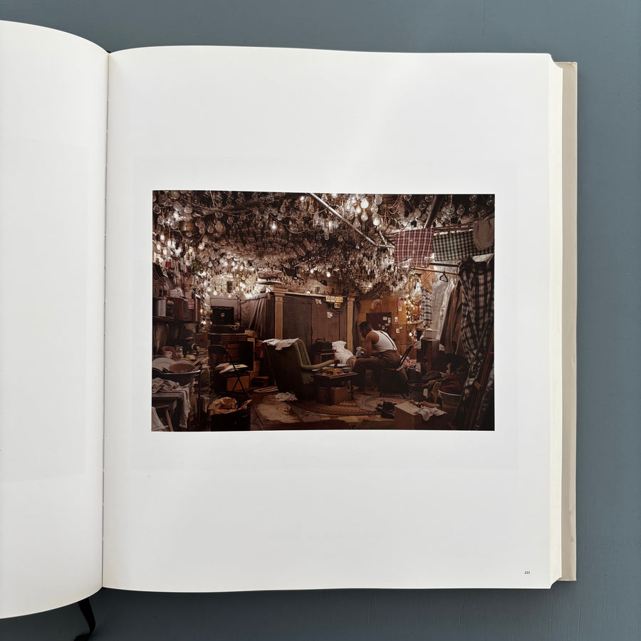 Jeff Wall - Catalogue Raisonné 1978-2004 - Schaulager/Steidl  2005 - Saint-Martin Bookshop