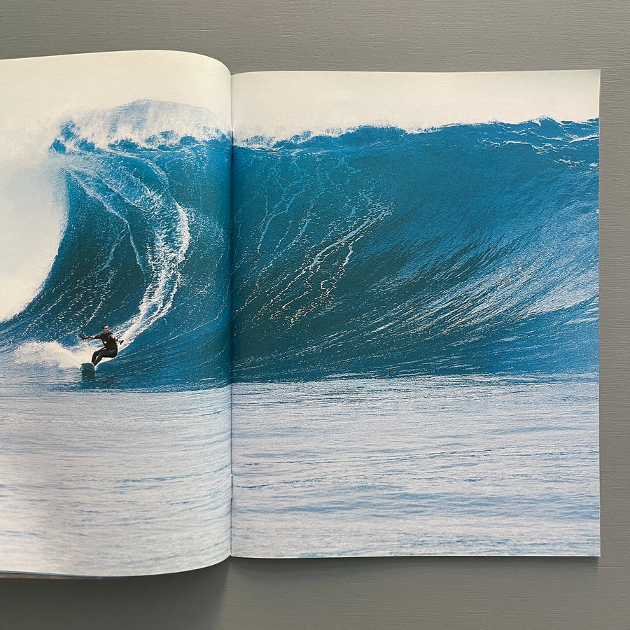 Magali Reus - Surfer - La Salle De Bains 2011 - Saint-Martin Bookshop