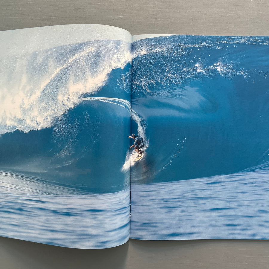 Magali Reus - Surfer - La Salle De Bains 2011 - Saint-Martin Bookshop