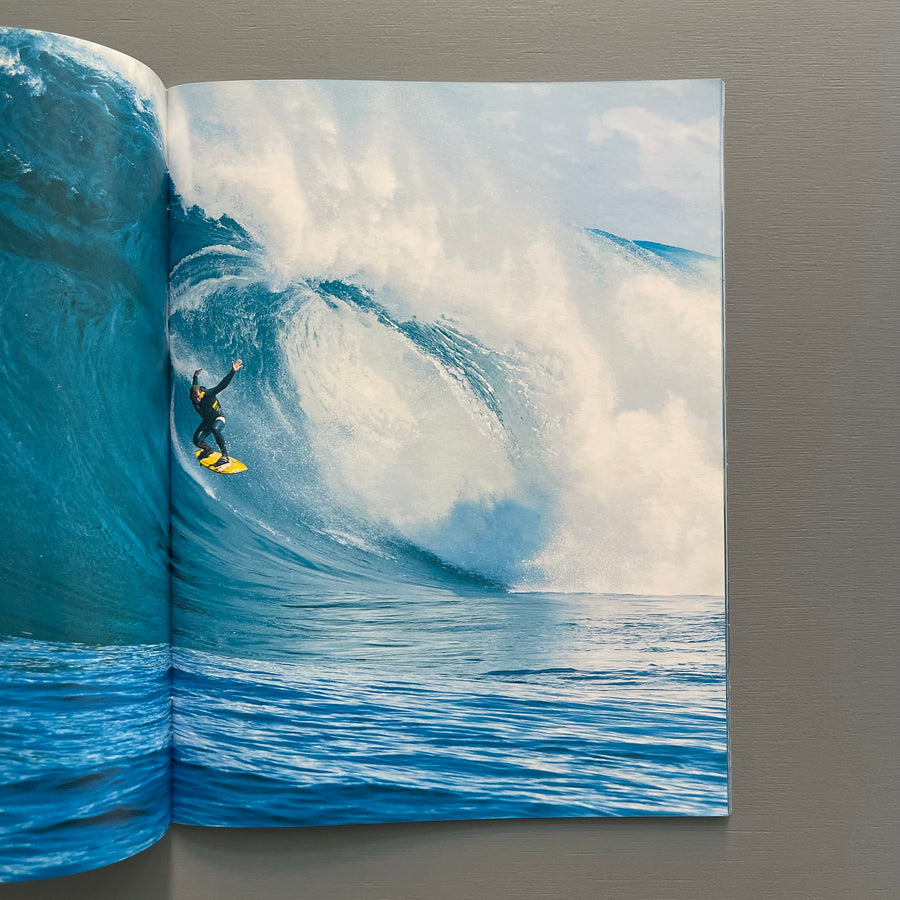 Magali Reus - Surfer - La Salle De Bains 2011 - Saint-Martin Bookshop