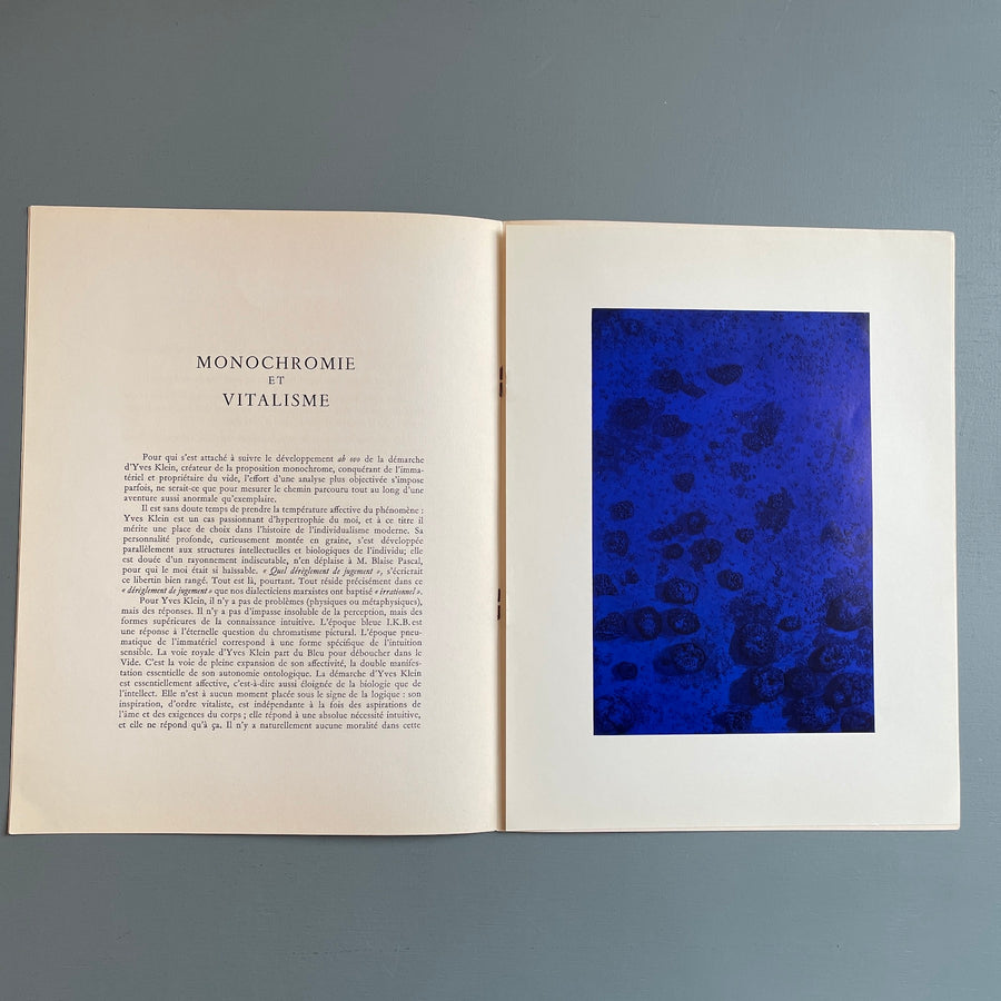 Yves Klein - Le Monochrome - Rive Droite 1960 - Saint-Martin Bookshop