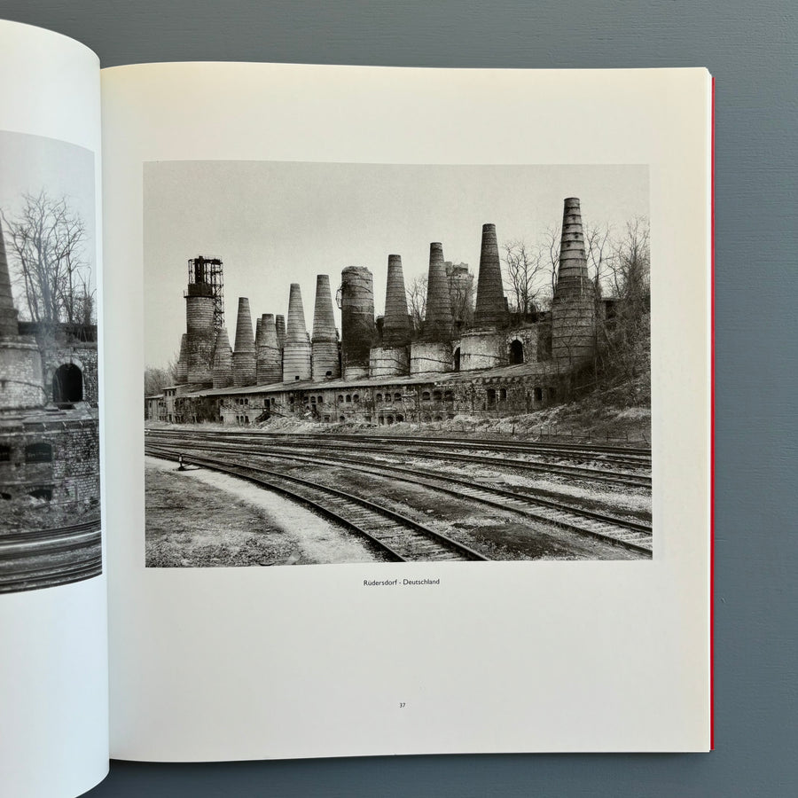 Bernd & Hilla Becher - Lime kiln. Fours a chaux - Lhoist Group 2000 - Saint-Martin Bookshop