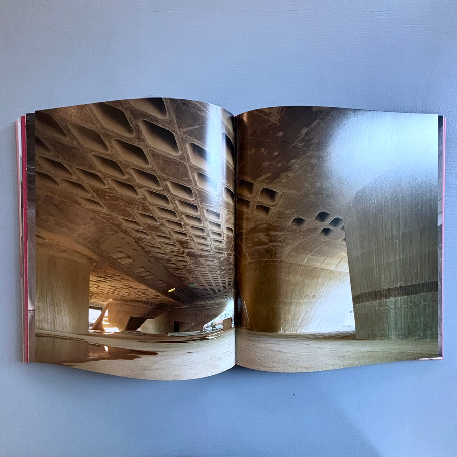 Zaha Hadid - Complete Works - Tames & Hudson 2004 - Saint-Martin Bookshop