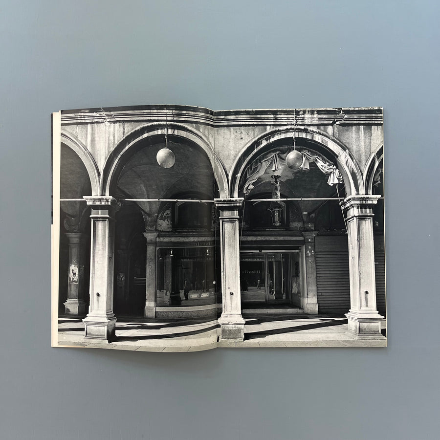 GA 51 Carlo Scarpa - Global Architecture 1979 - Saint-Martin Bookshop