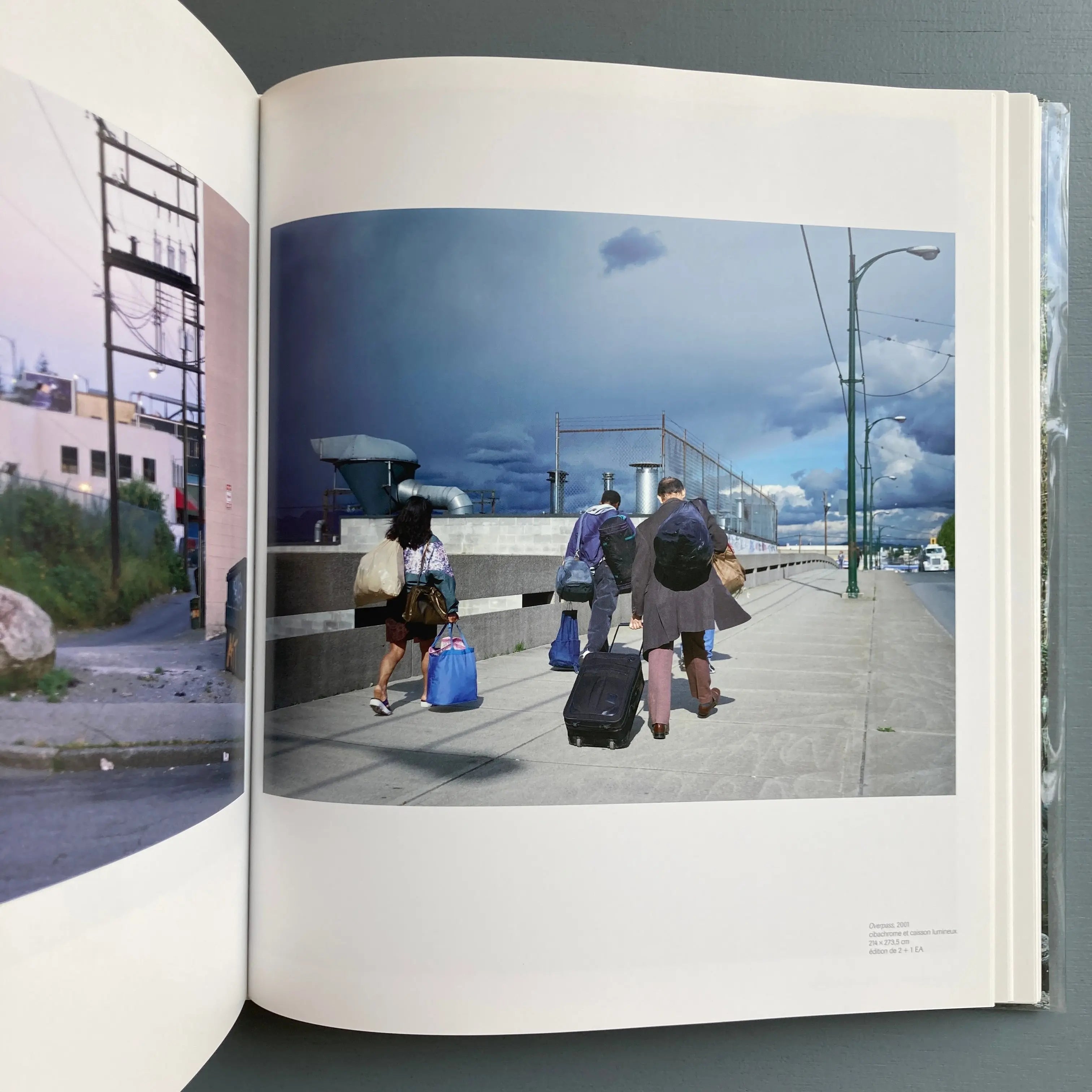 洋書 Jeff Wall Amazon.com: Jeff Wall (Modern Artists): 9781854376114: Burnett