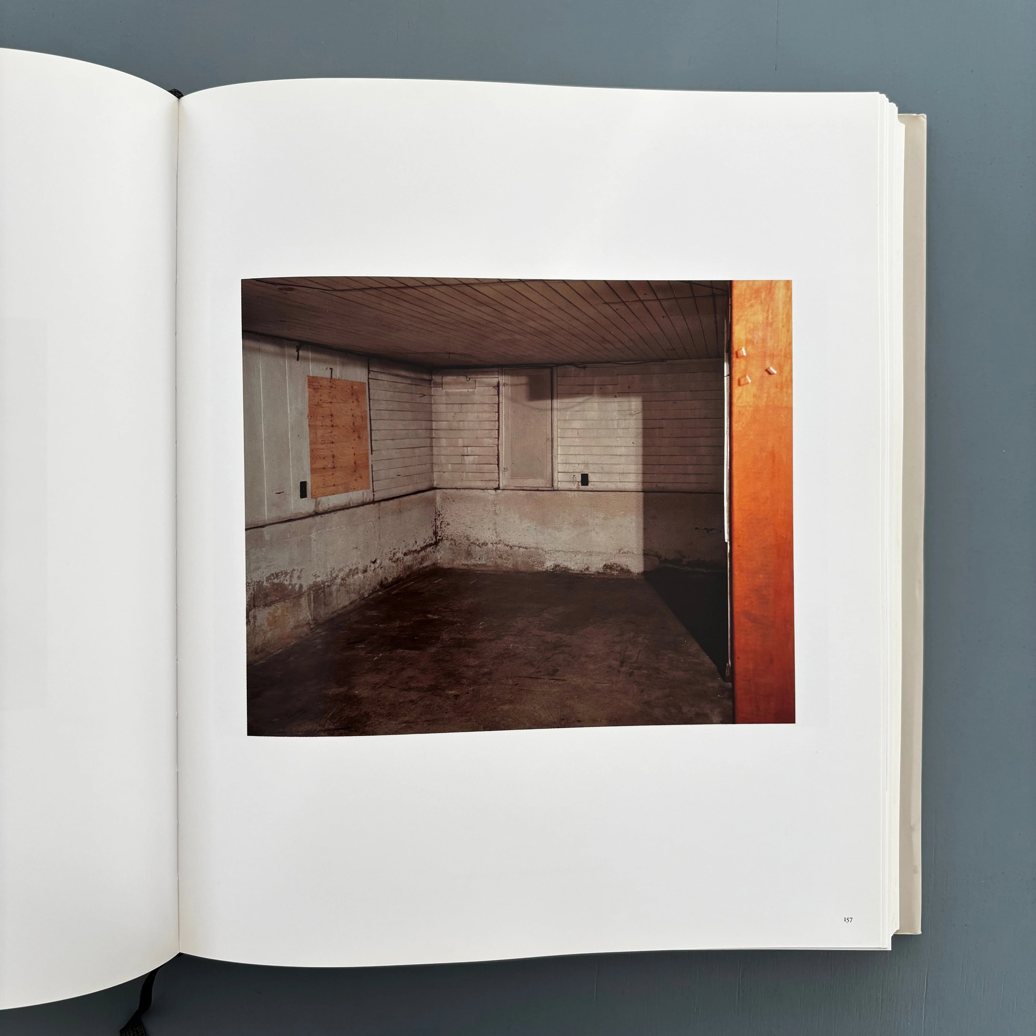 Jeff Wall - Catalogue Raisonné 1978-2004 - Schaulager/Steidl