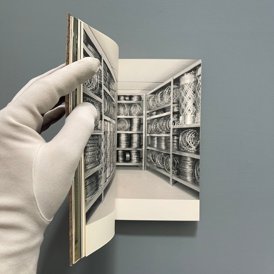 Kendell Geers - Fingered - Tikiriki 2005 - Saint-Martin Bookshop