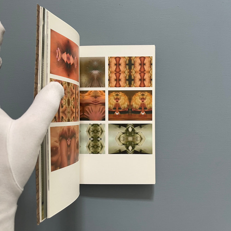 Kendell Geers - Fingered - Tikiriki 2005 - Saint-Martin Bookshop