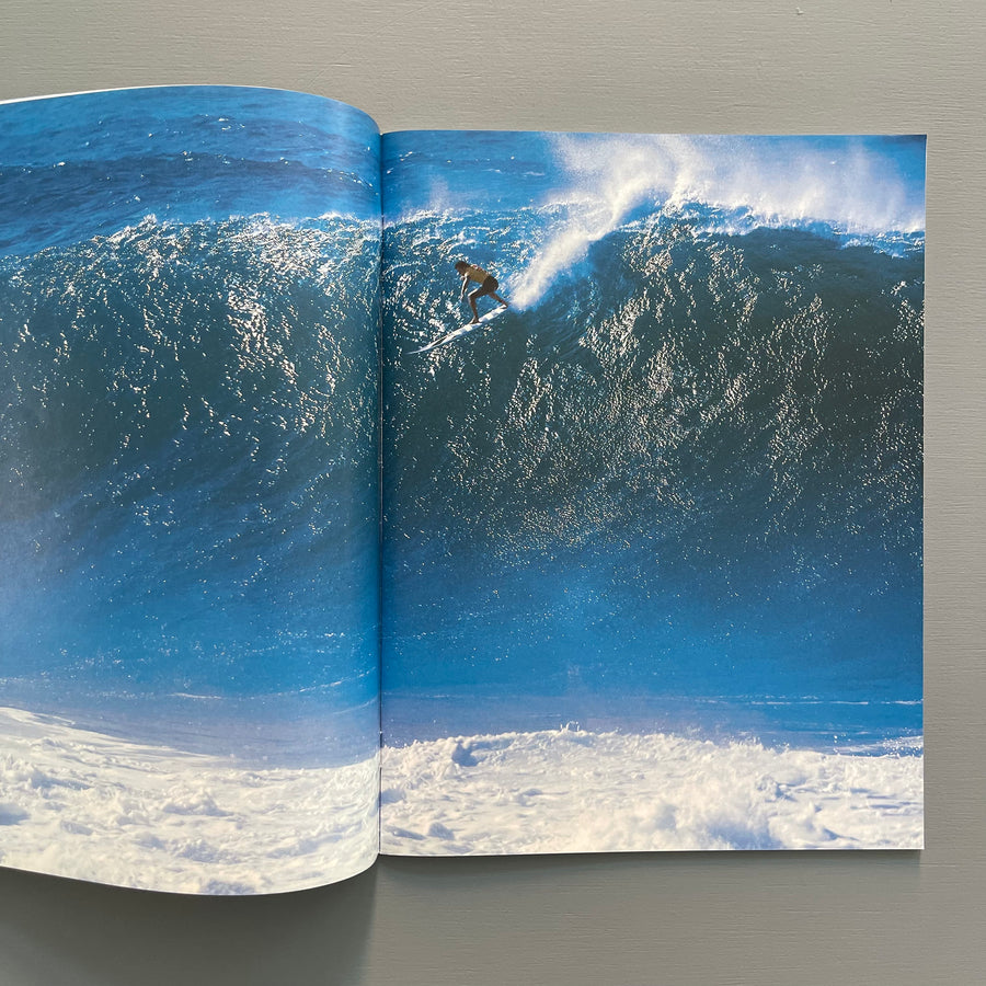 Magali Reus - Surfer - La Salle De Bains 2011 - Saint-Martin Bookshop