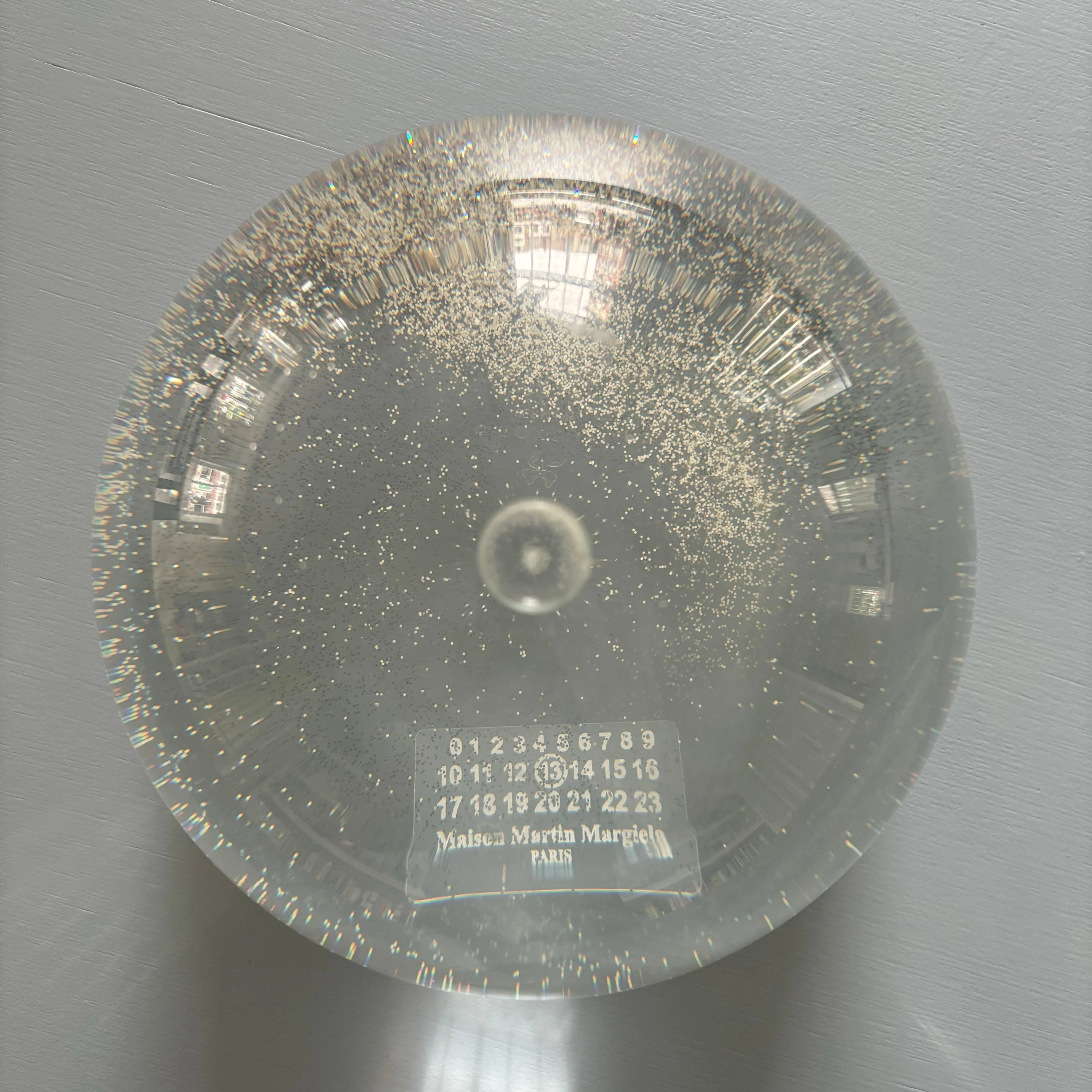 【Maison Martin Margiela 】⑬  Globe Maison Martin Margiela 13 Paris Snow Globe sold at auction on 19th