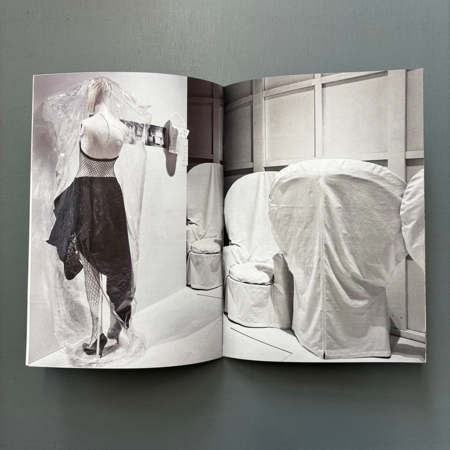Maison Martin Margiela's White Universe 1988-2008 - MoMu 2025 - Saint-Martin Bookshop