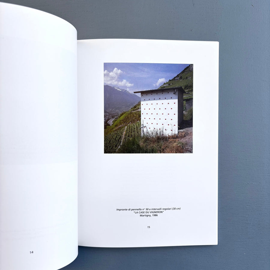 Niele Toroni - Impronte di pennello N. 50 ripetute a intervalli regolari (30 cm.) - Museo comunali d'arte di Ascona 1991