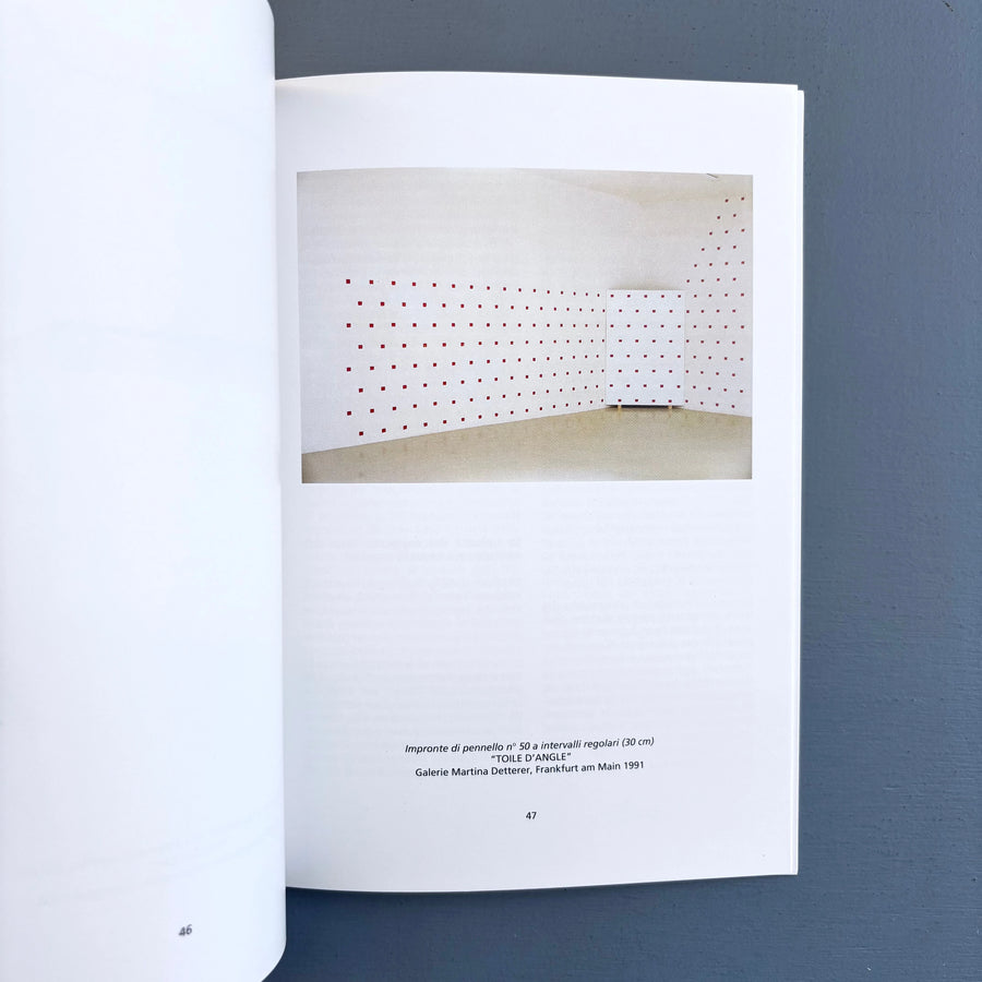 Niele Toroni - Impronte di pennello N. 50 ripetute a intervalli regolari (30 cm.) - Museo comunali d'arte di Ascona 1991