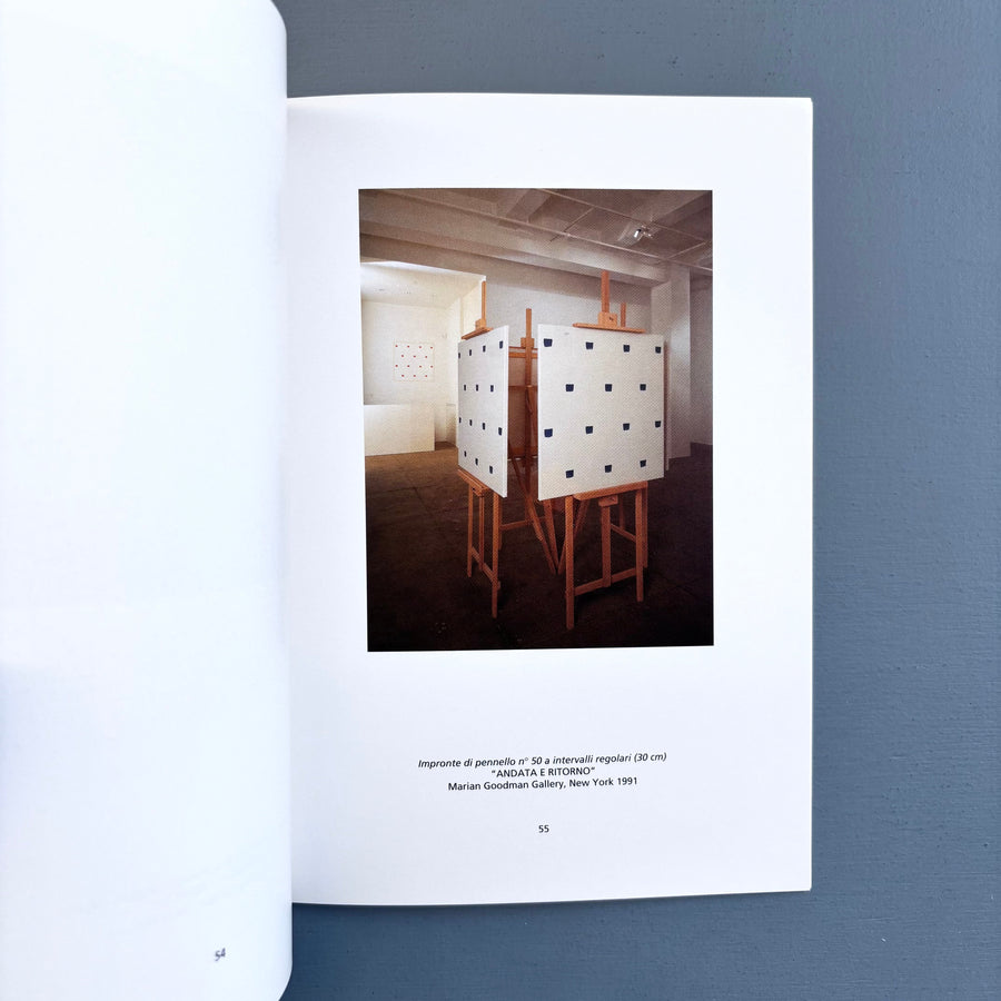 Niele Toroni - Impronte di pennello N. 50 ripetute a intervalli regolari (30 cm.) - Museo comunali d'arte di Ascona 1991