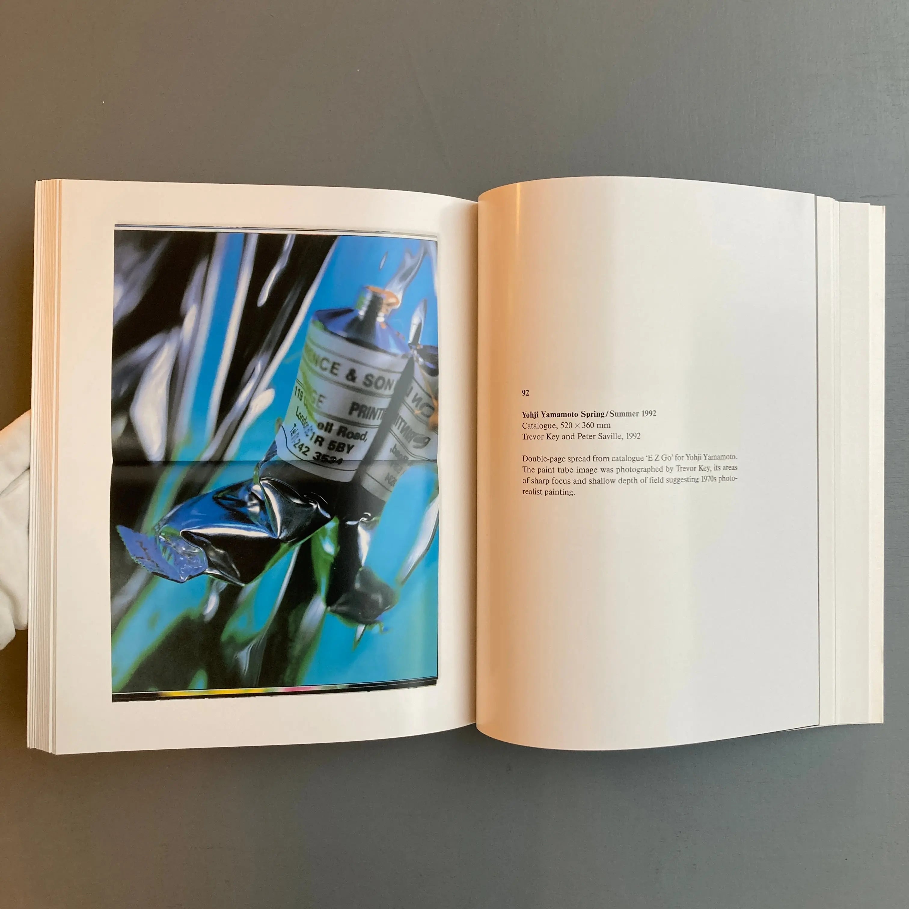 Designed by Peter Saville /anglais: KING EMILY