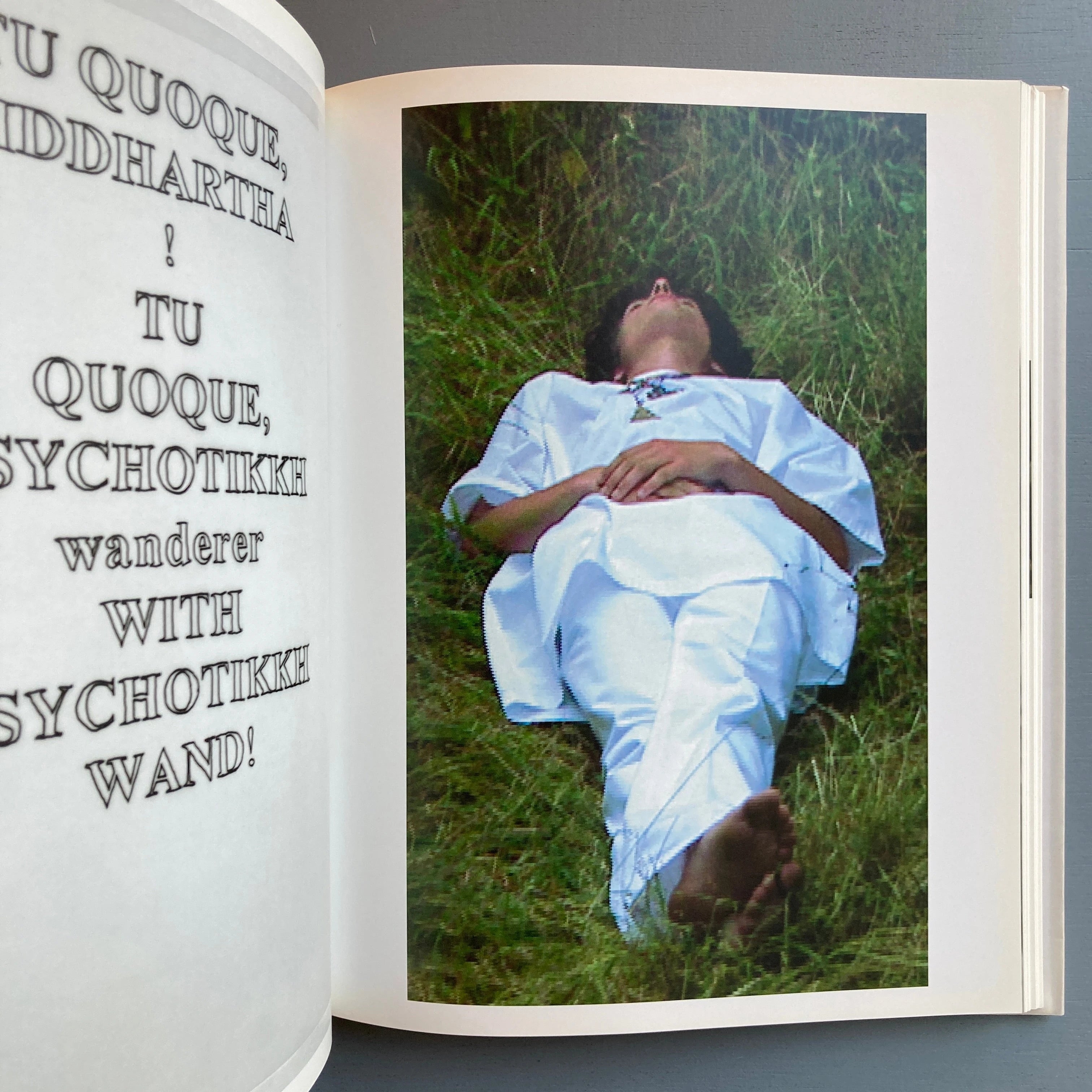 超希少　絶版　RAF SIMONS REDUX 洋書 超希少 絶版 RAF SIMONS REDUX 洋書 超希少 絶版 RAF SIMONS REDUX 洋書