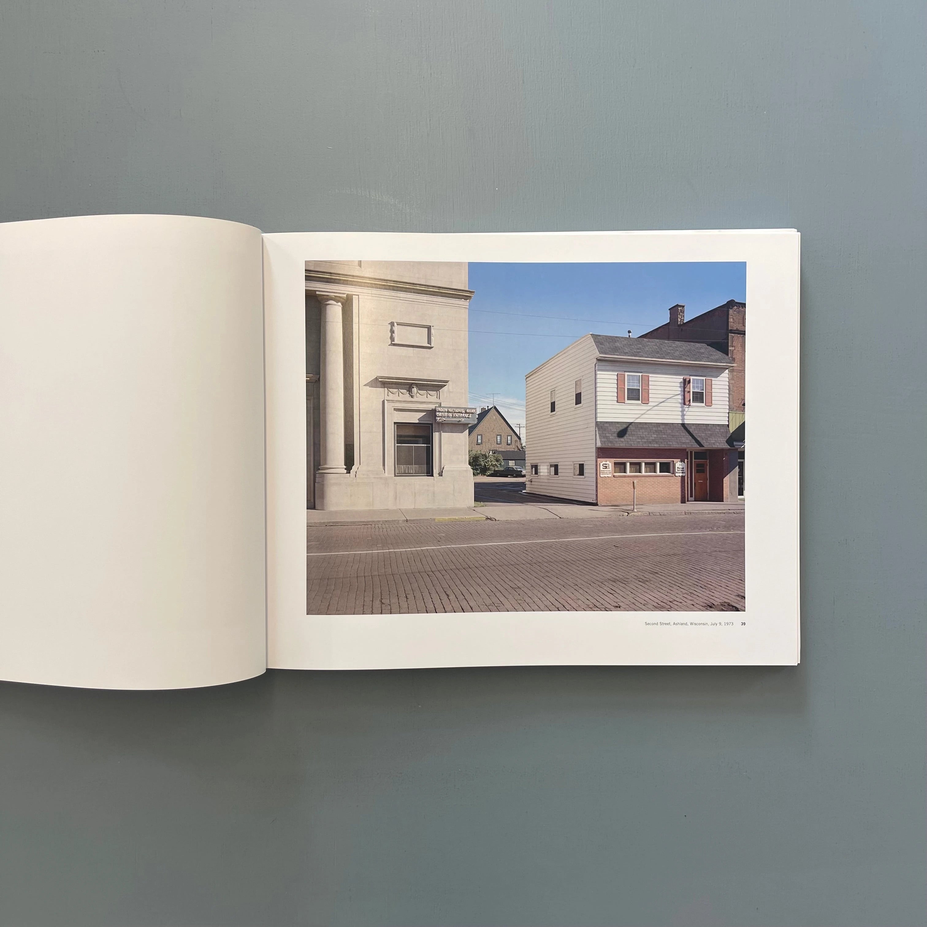 アート・デザイン・音楽 stephen shore uncommon places aperture Stephen-Shore-_signed_-