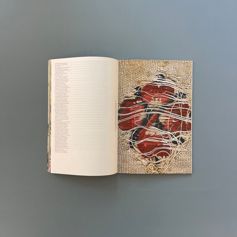 The Stuff That Matters, textiles collected by Seth Siegelaub for the CSROT - Raven Row 2012 - Saint-Martin Bookshop