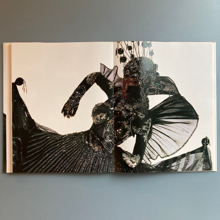 Tomio Mohri - Costume-Installation - Rikuyosha Publishing 1990 - Saint-Martin Bookshop