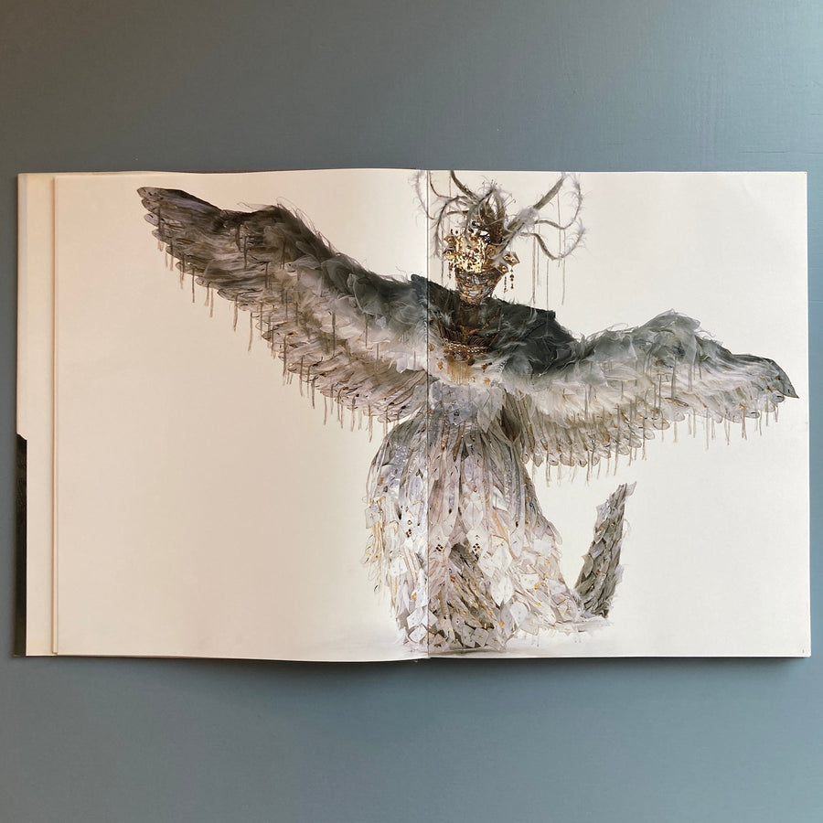 Tomio Mohri - Costume-Installation - Rikuyosha Publishing 1990 - Saint-Martin Bookshop