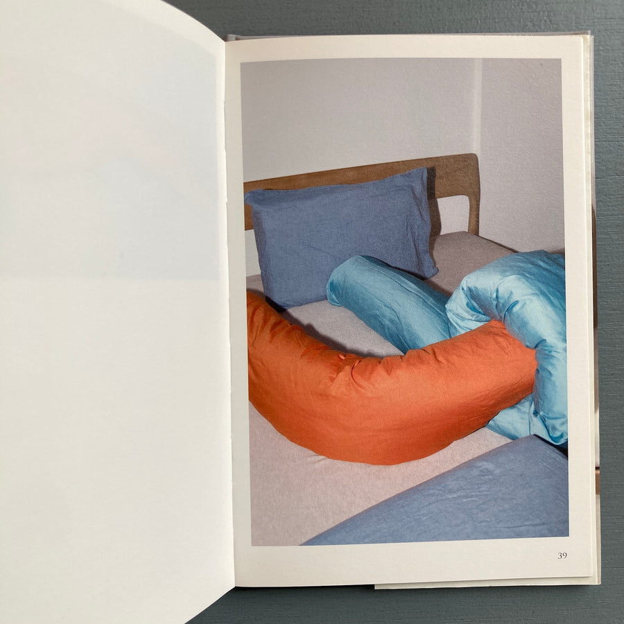 Topology in bed by Chi Tsai Ni: a selection of bed sculptures from his younger days - Nos:books 2015 - Saint-Martin Bookshop