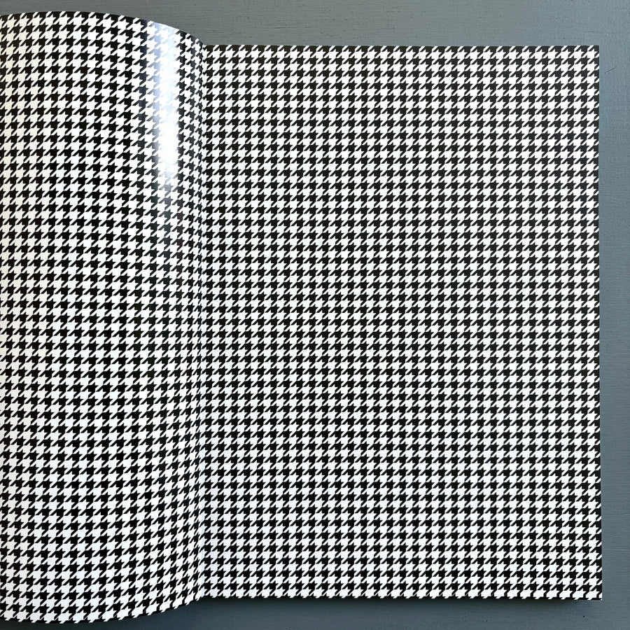 Violet Papers Issue 01 “What’s Inside” - Lara Violeta 2024 - Saint-Martin Bookshop