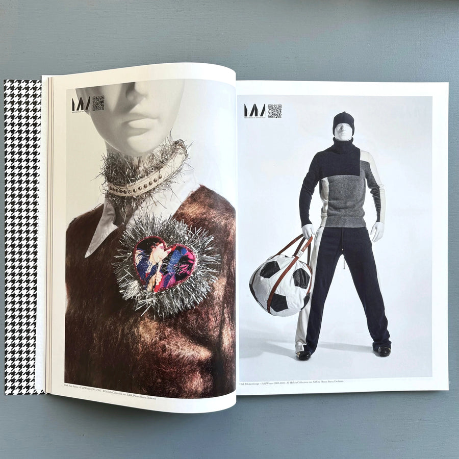 Violet Papers Issue 01 “What’s Inside” - Lara Violeta 2024