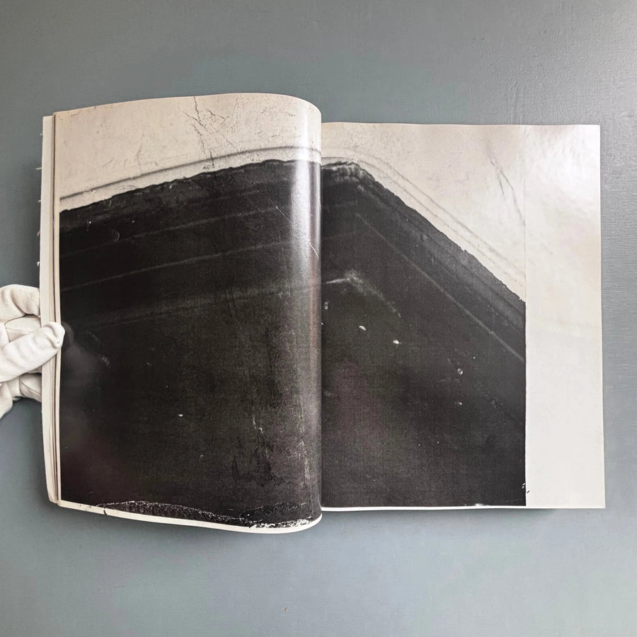 Wade Guyton - Black Paintings - JRP Ringier 2011 - Saint-Martin Bookshop