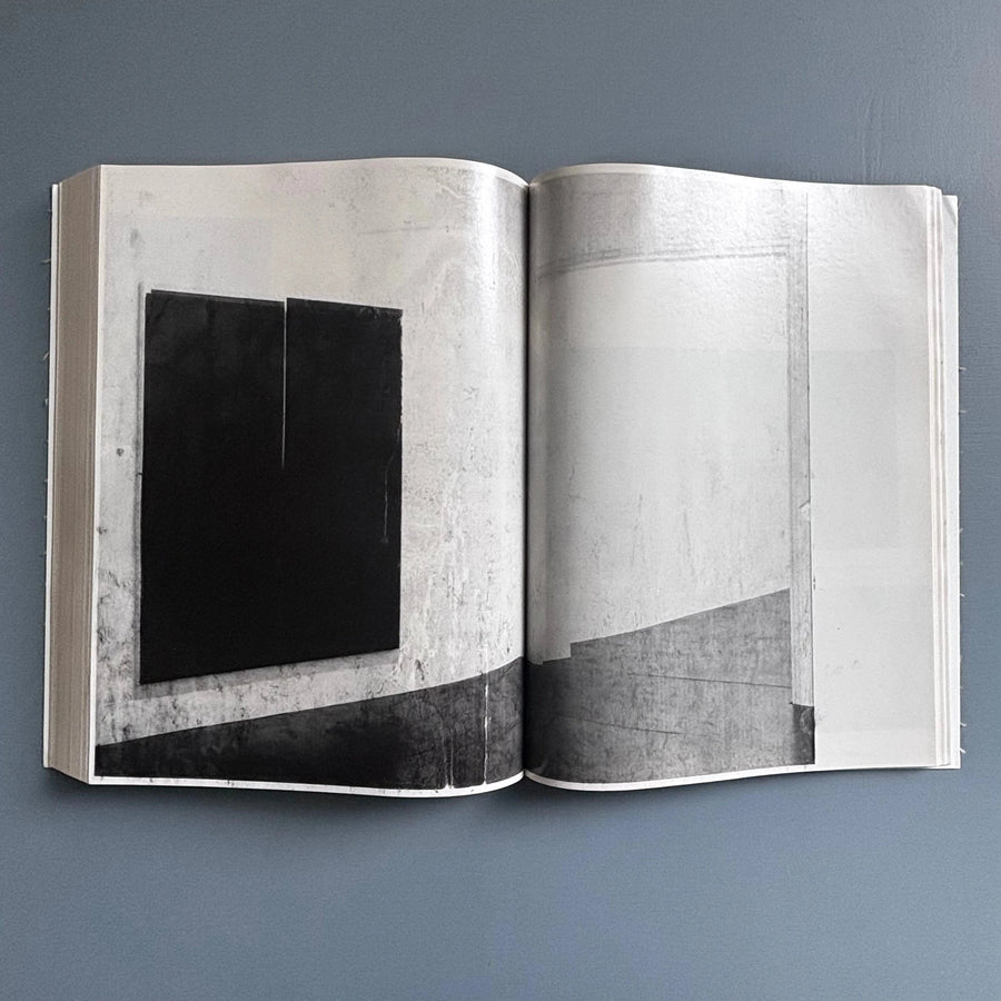 Wade Guyton - Black Paintings - JRP Ringier 2011 - Saint-Martin Bookshop